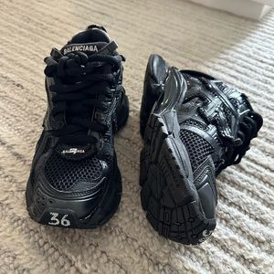BALENCIAGA - authentic black runners
